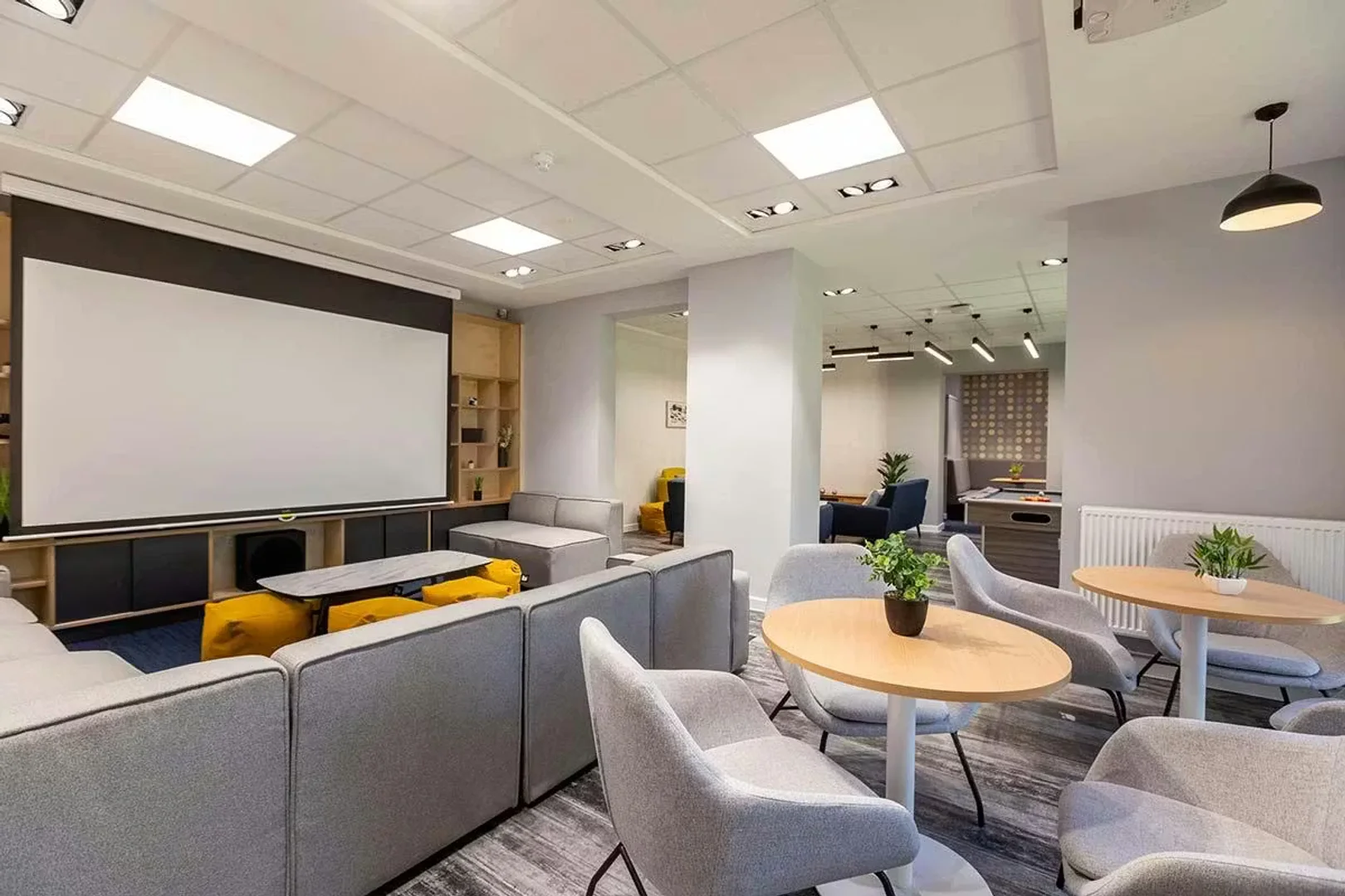 Habitación en apartamento estudiantil en alquiler en , completamente amueblado