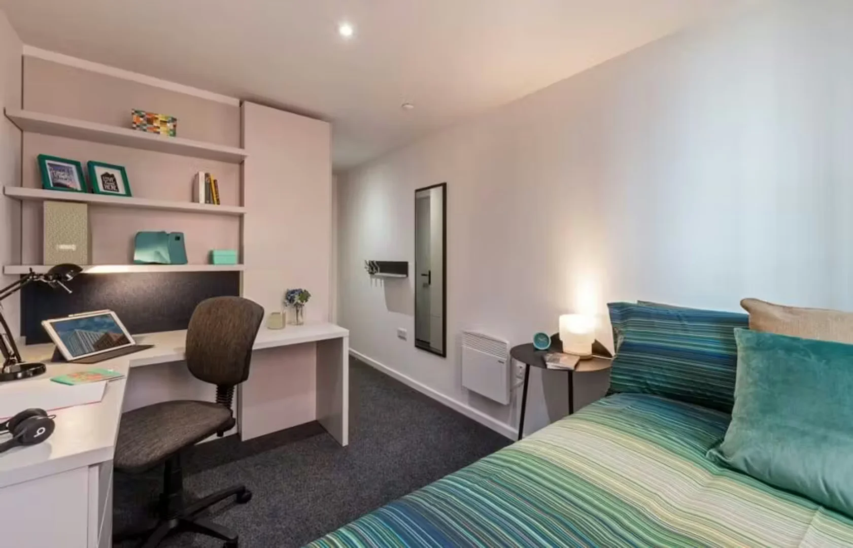Cozy room for students available in 