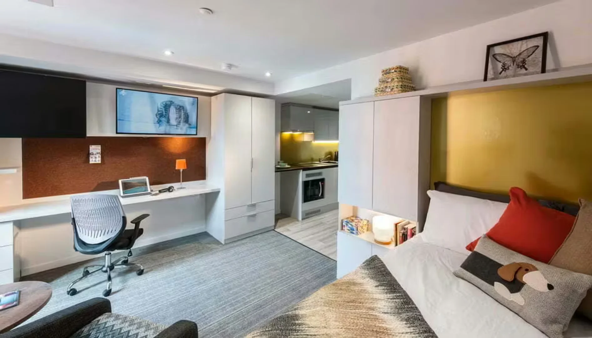 Room for rent in student apartment in , fully furnished
