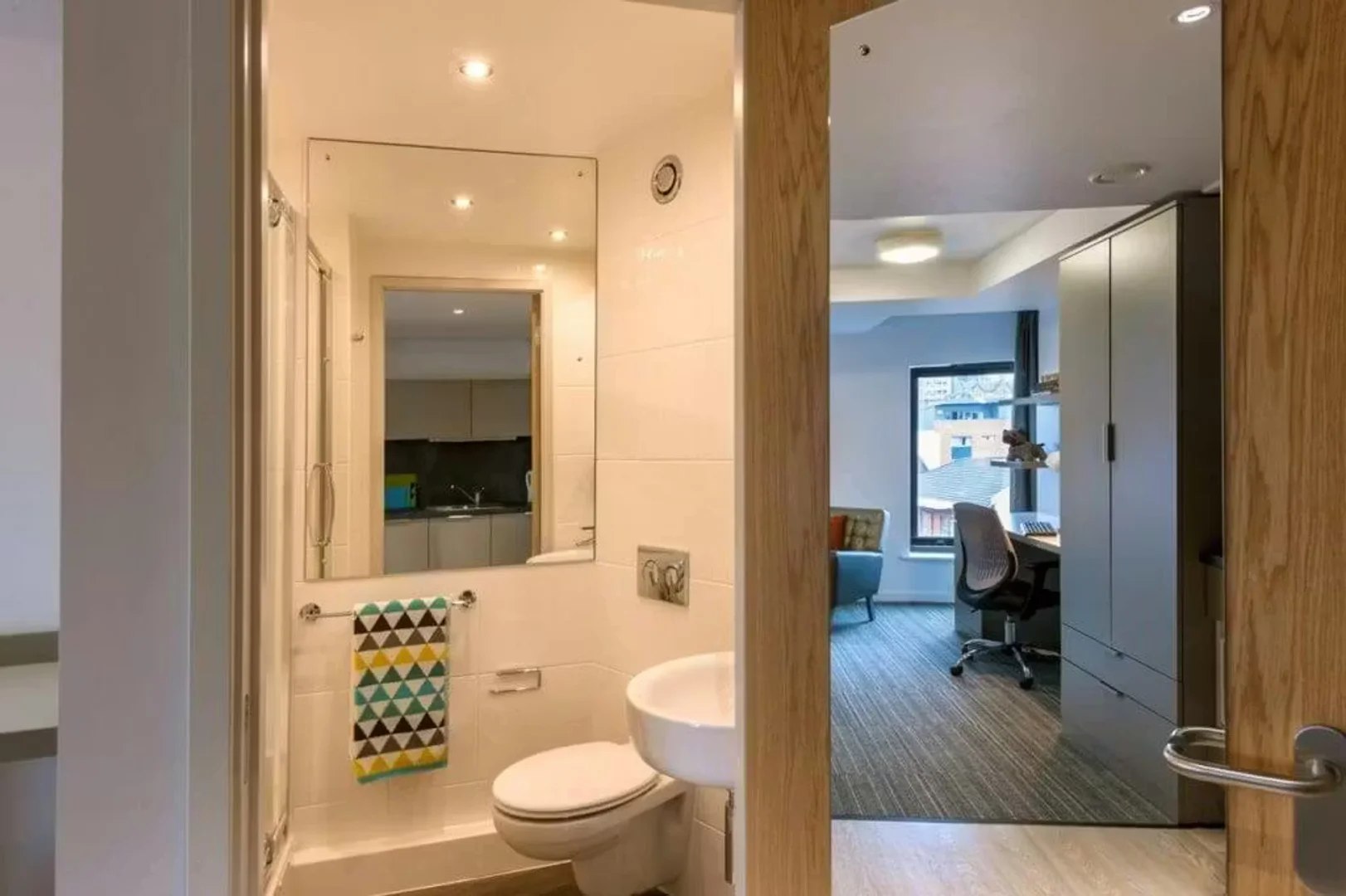 Helles und luftiges Studentenzimmer mit einfachem Zugang zur Universität in 