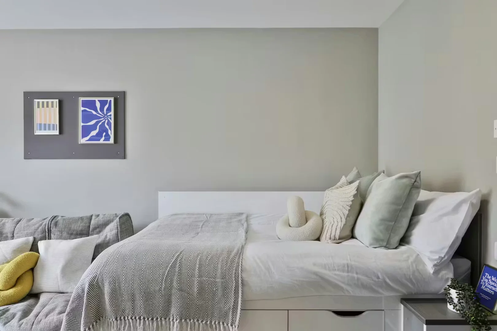 Student-friendly room in  with modern amenities