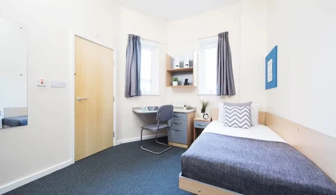 Cheap private room in Liverpool