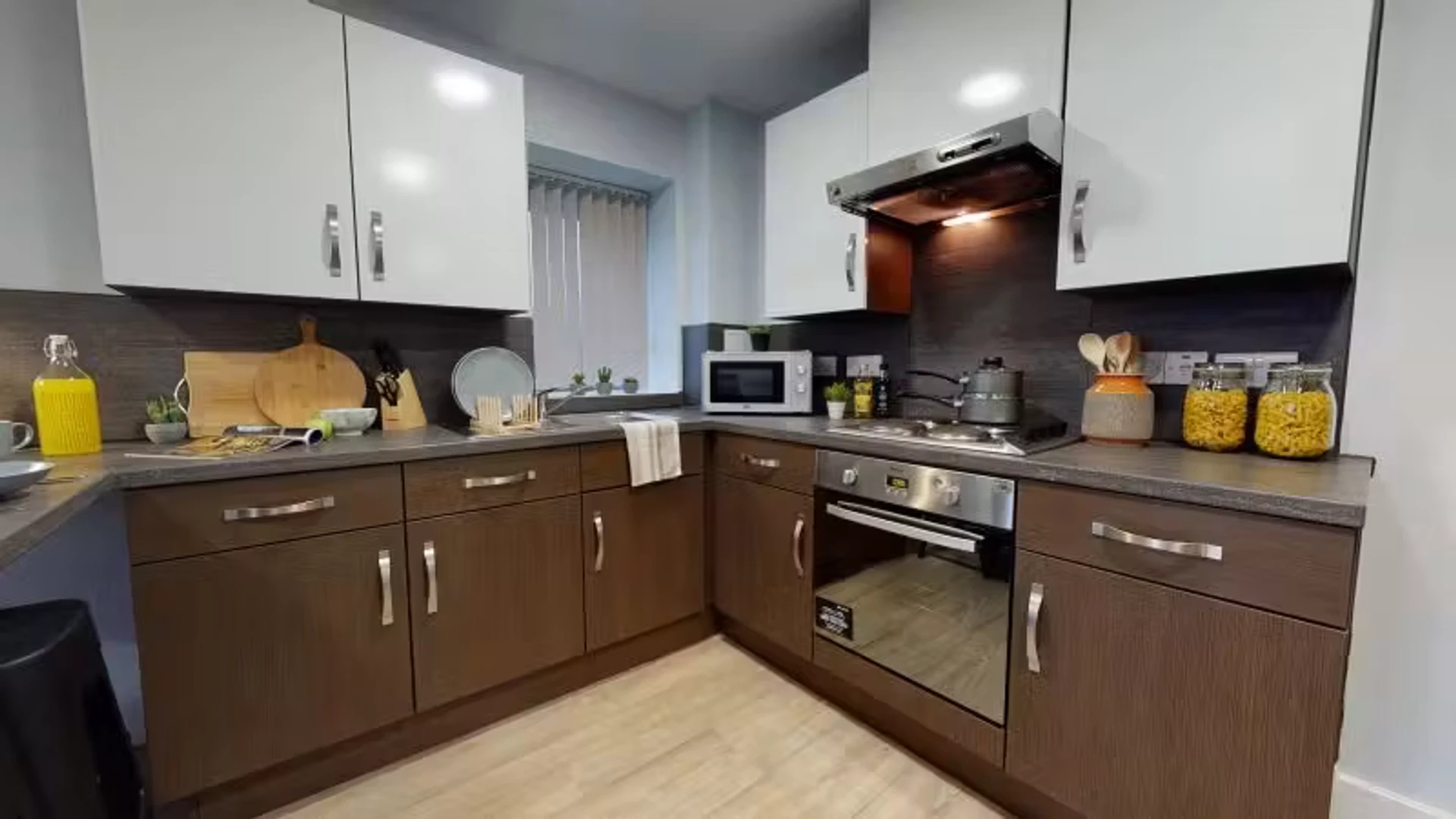 Functional student room perfect for studying in 