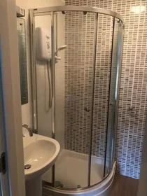 Habitación privada en 100 Ferncliffe Rd, Birmingham B17 0QH, United Kingdom, imagen 12 de 26