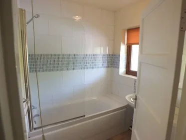 Habitación privada en 100 Ferncliffe Rd, Birmingham B17 0QH, United Kingdom, imagen 6 de 26