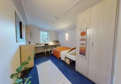 Chambre privée à 16 Tumbling Hill Street Bradford BD7 1DB United Kingdom, image 1 de 7