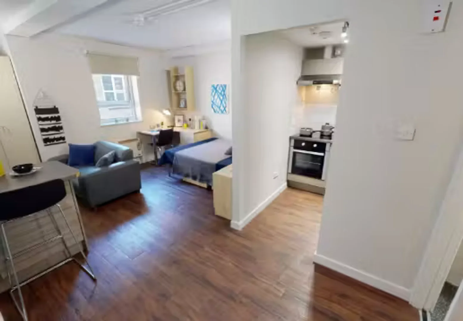 Chambre confortable pour étudiants disponible dans 