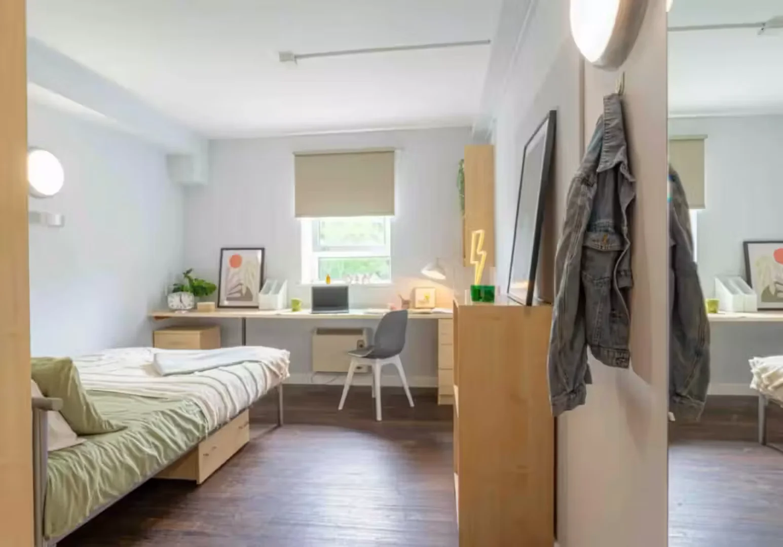 Chambre confortable pour étudiants disponible dans 