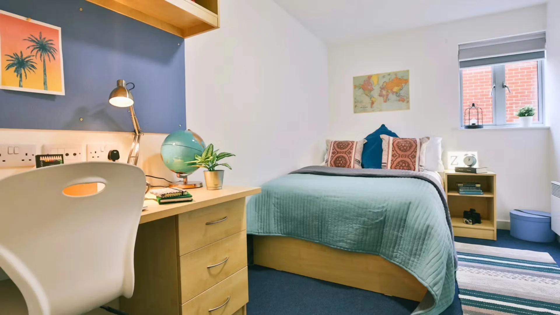Functional student room perfect for studying in