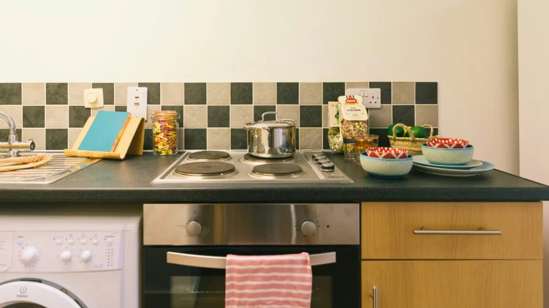 位于的学生公寓，配有学习区域和共用设施