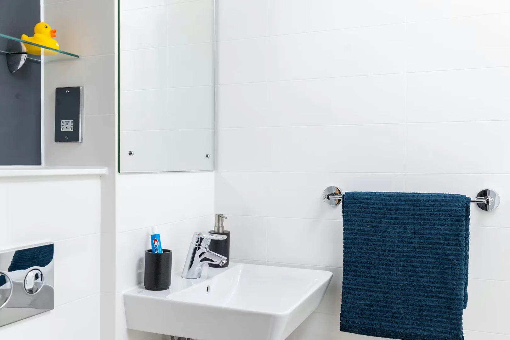 Quarto de estudante económico com localização conveniente em 