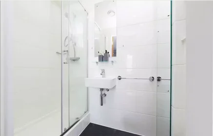 Habitación privada en 1-6 St Andrew's Pl, Cardiff CF10 3BE, United Kingdom, imagen 26 de 48