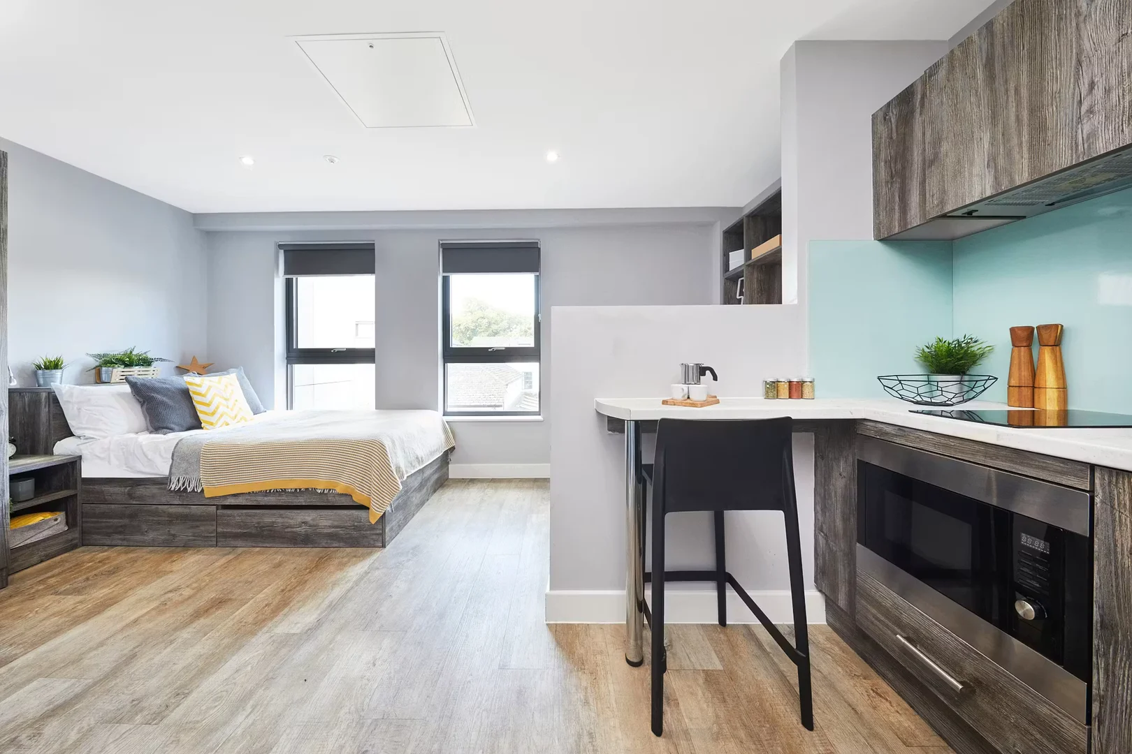 Habitación estudiantil luminosa y aireada con fácil acceso a la universidad en 