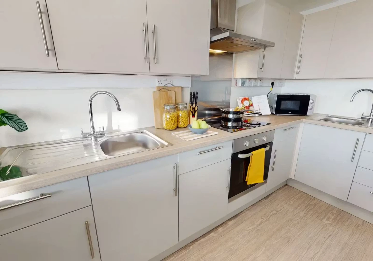 Habitación estudiantil económica con ubicación conveniente en