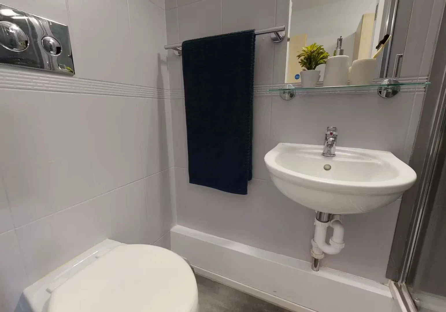 Habitación acogedora para estudiantes disponible en