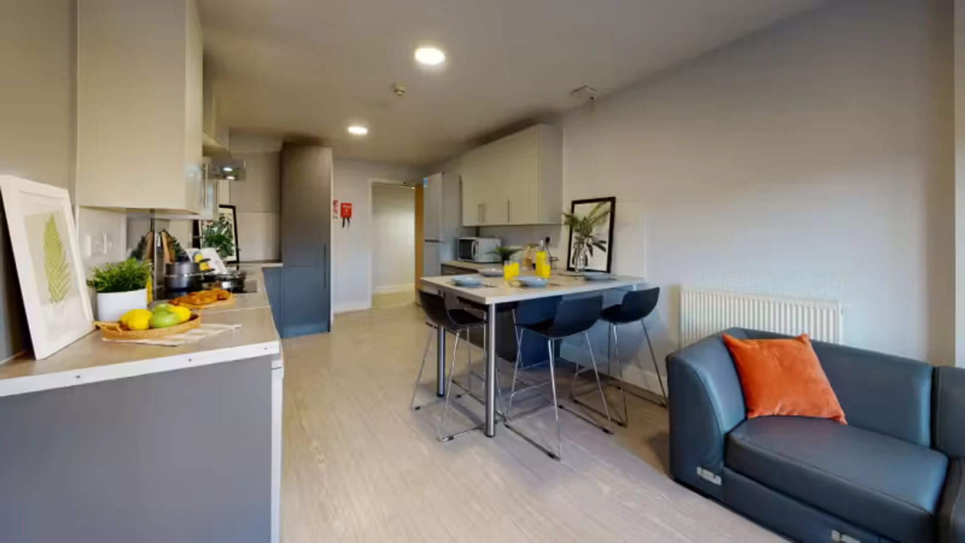 Quarto para alugar em apartamento de estudantes em , totalmente mobilado