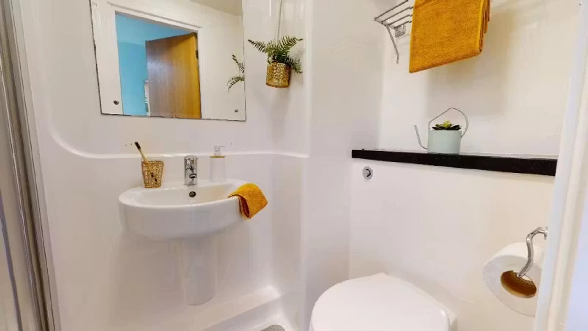 Quarto de estudante económico com localização conveniente em