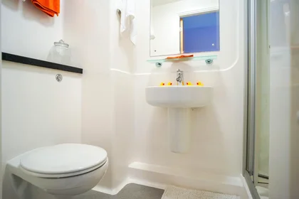 Quarto privado em 17 Beaverbank Place, Edinburgh, EH7 4FB, imagem 25 de 37