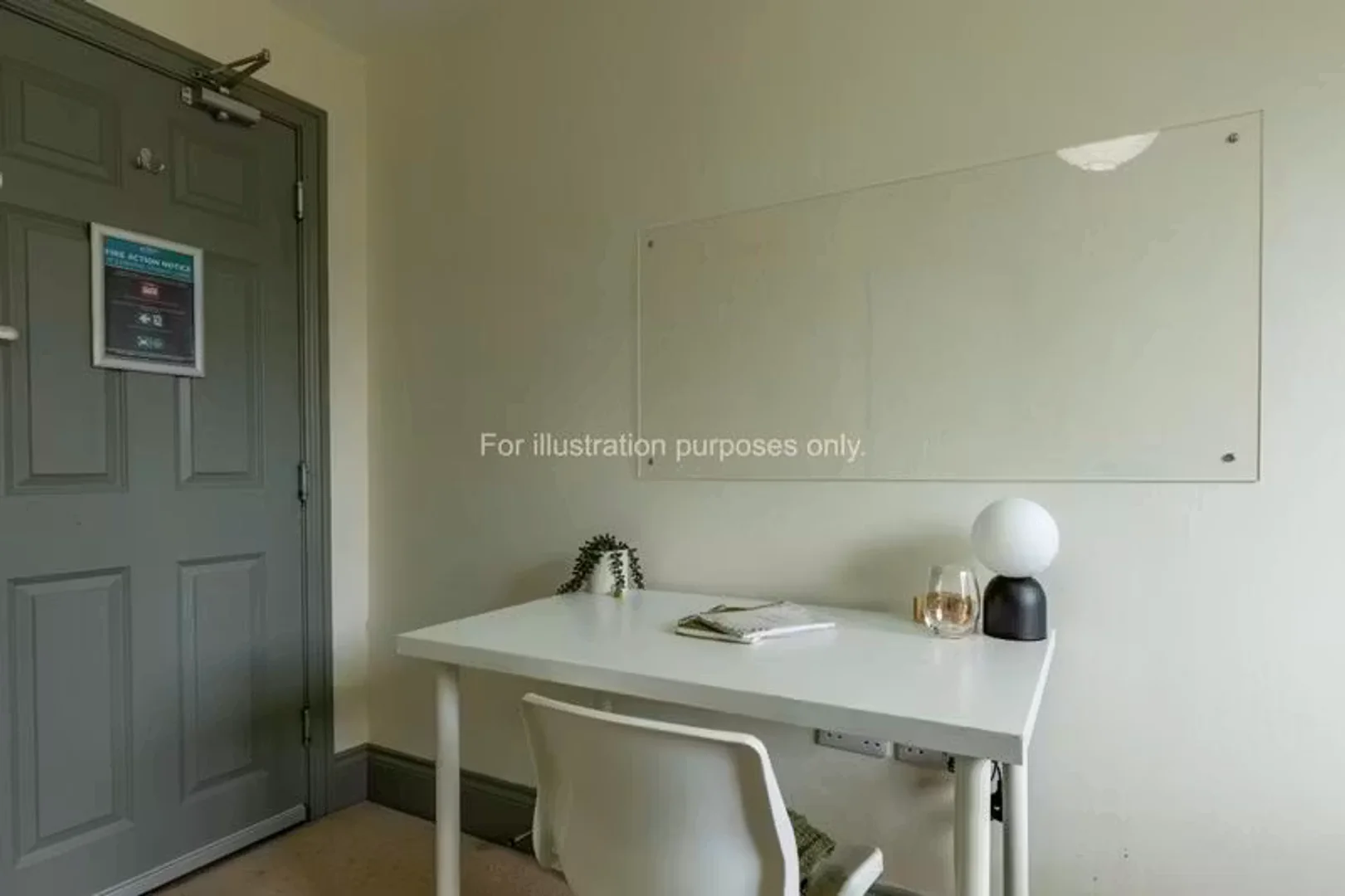 Chambre abordable pour les étudiants avec un bon éclairage dans 