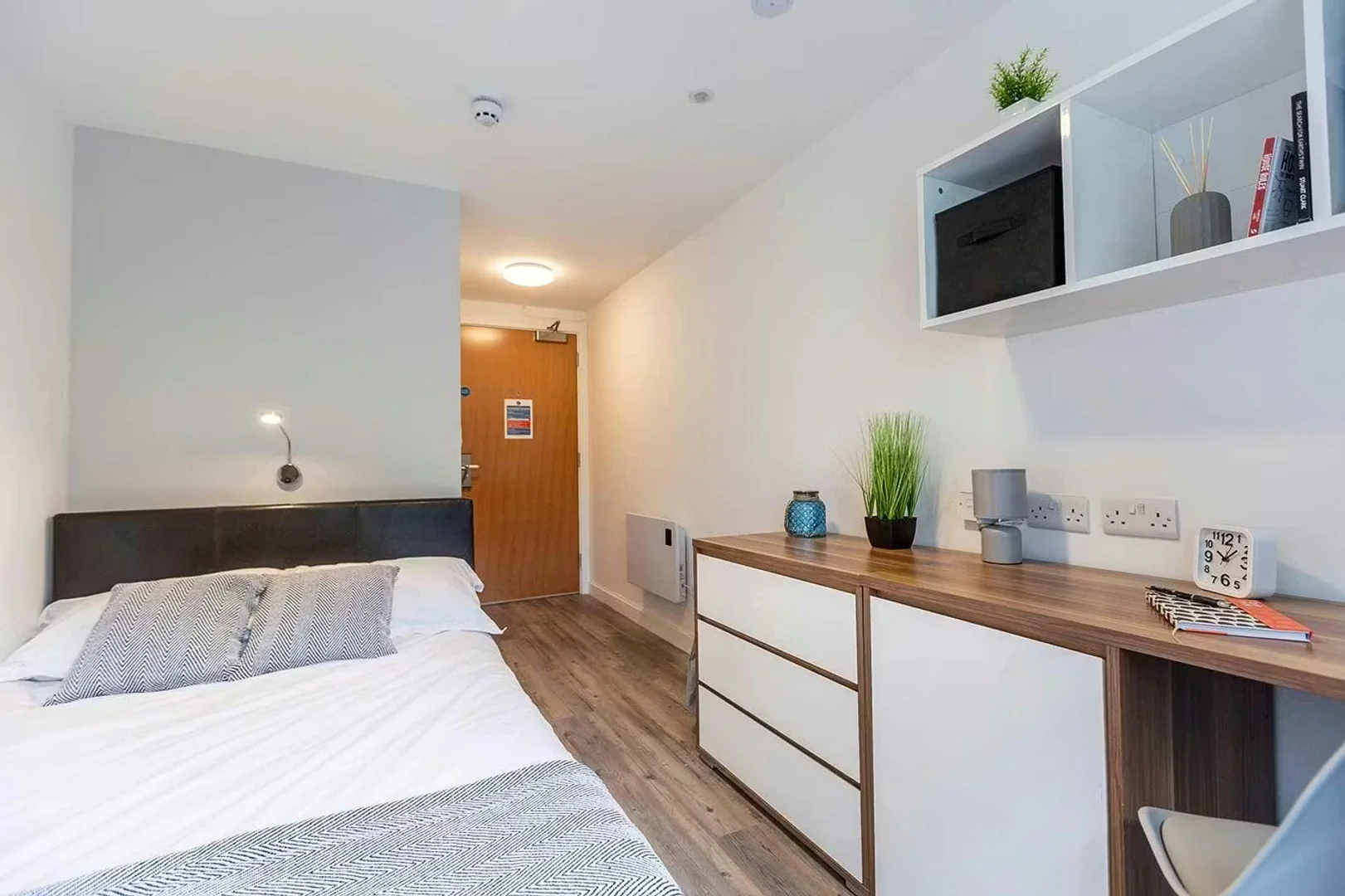 Habitación para estudiantes en  con modernas comodidades