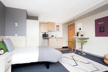 Renting rooms by the month in Leeds