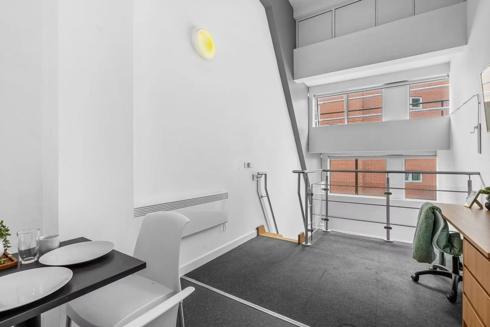 Chambre abordable pour les étudiants avec un bon éclairage dans 
