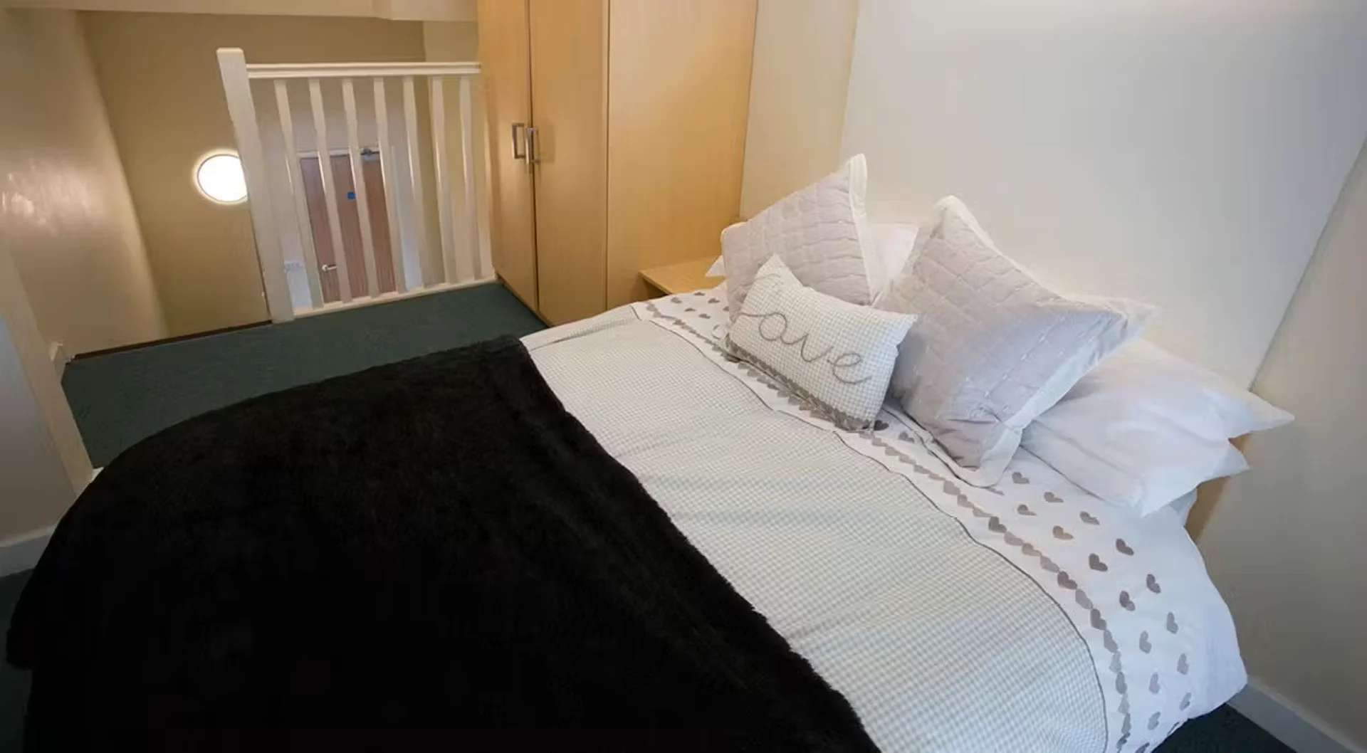 Economical student room with convenient location in 