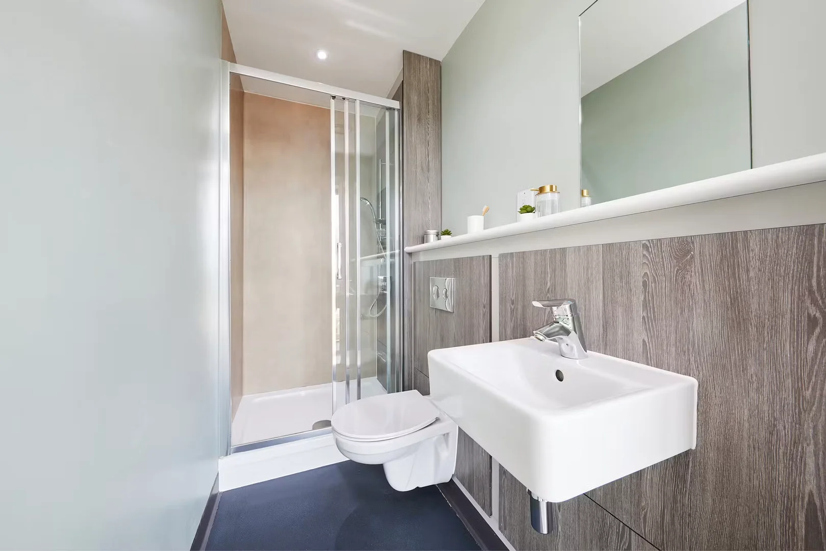 Chambre confortable pour étudiants disponible dans