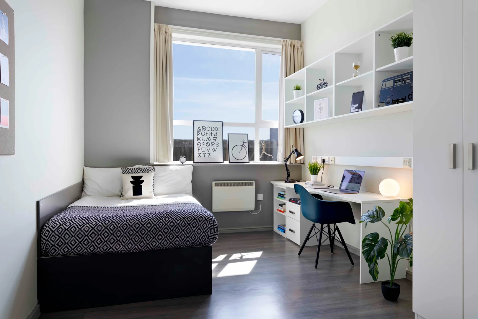 Quarto para alugar em apartamento de estudantes em , totalmente mobilado