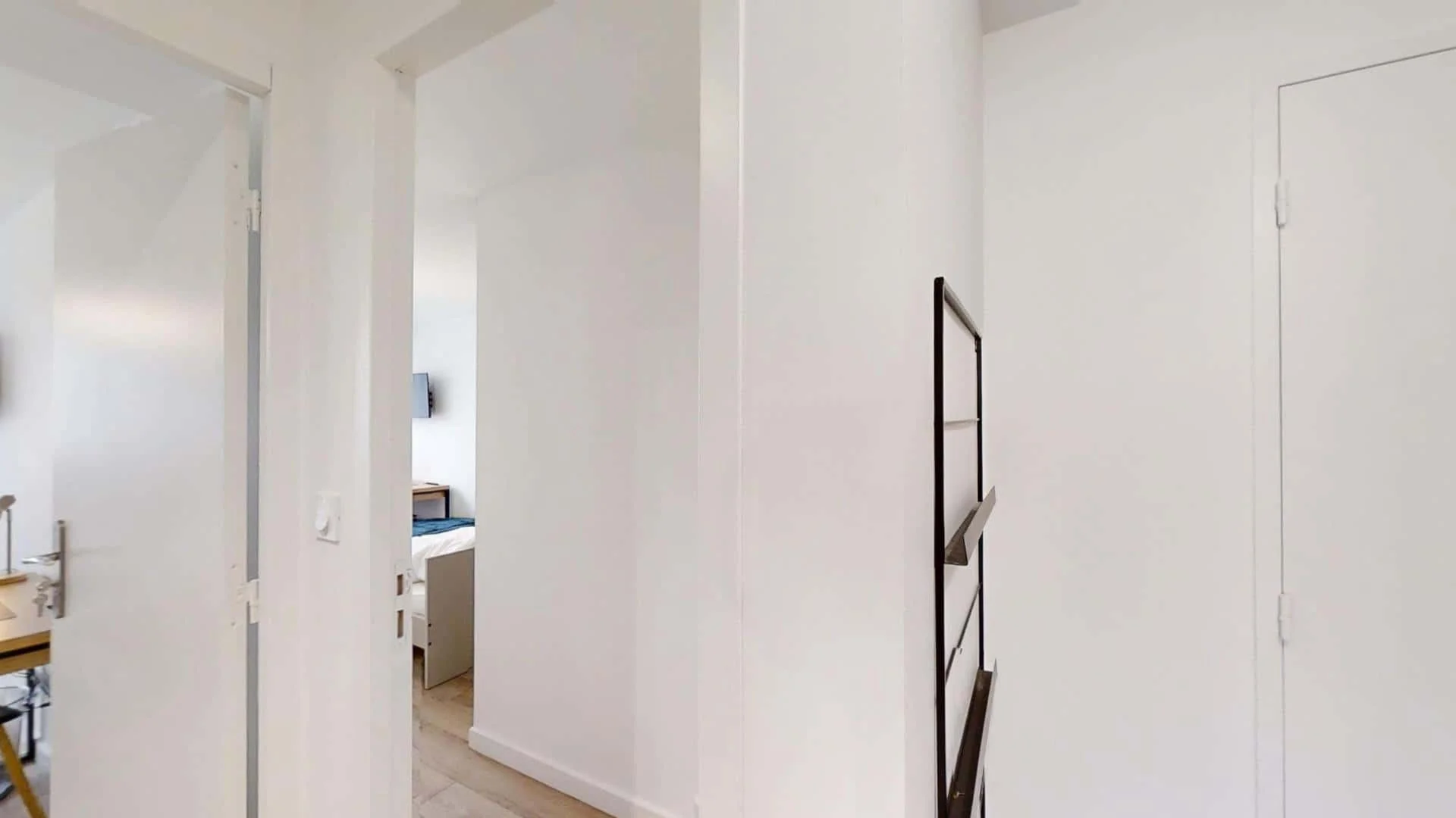 'de öğrenci dairesinde, tamamen mobilyalı kiralık oda
