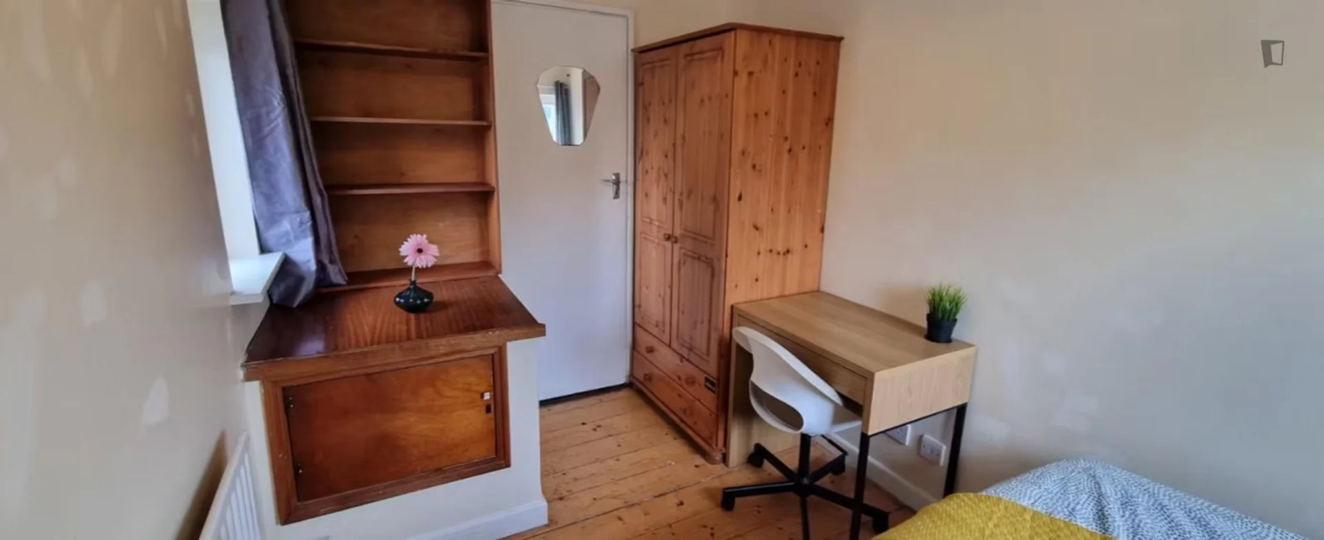 Quarto acolhedor para estudantes disponível em 