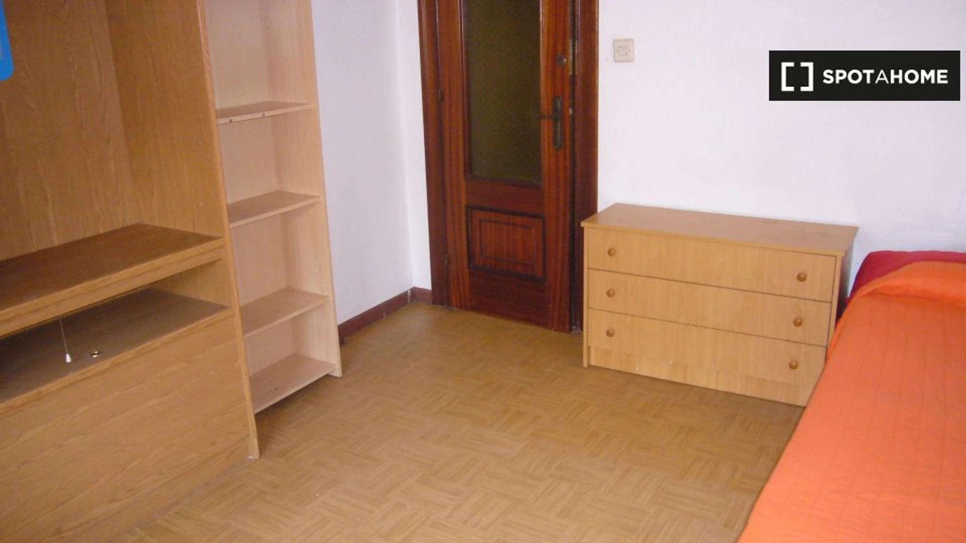 Jasny pokój prywatny w Oviedo