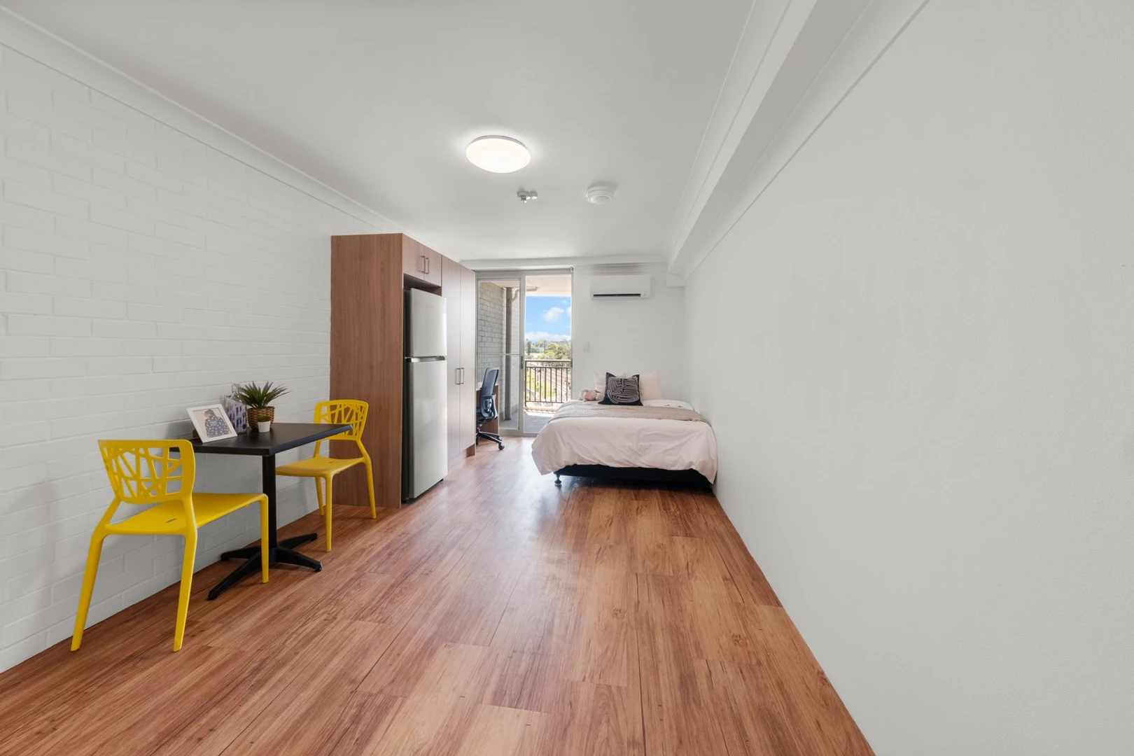 Room for rent in a shared flat in Sydney