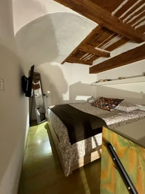 Quarto iluminado em Bologna