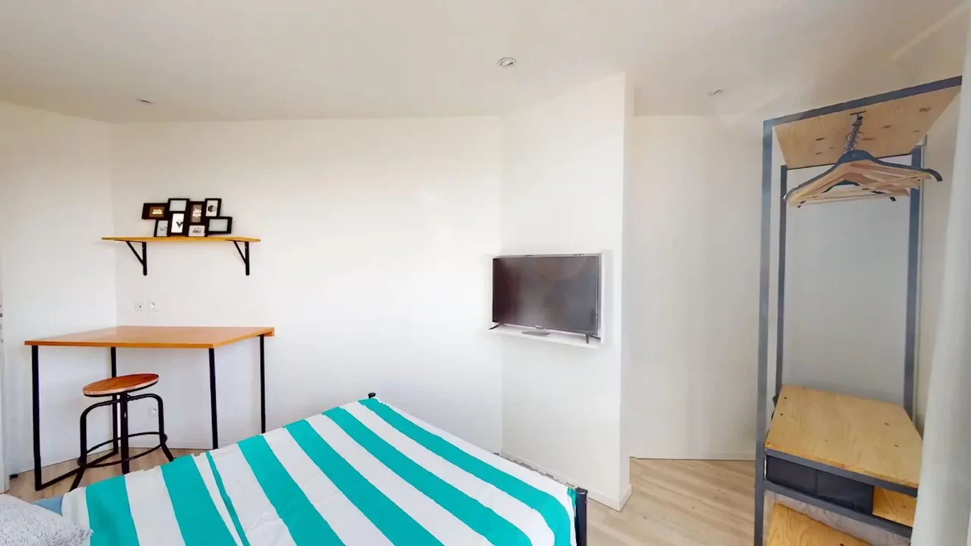 Zimmer in Studentenwohnung in  zu vermieten, voll möbliert