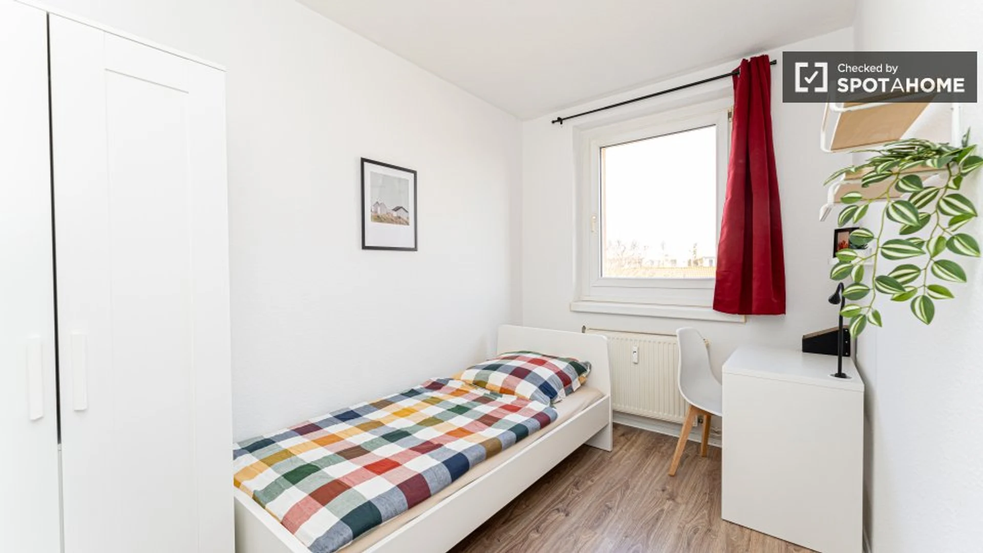 Funktionelles Studentenzimmer perfekt zum Studieren in 