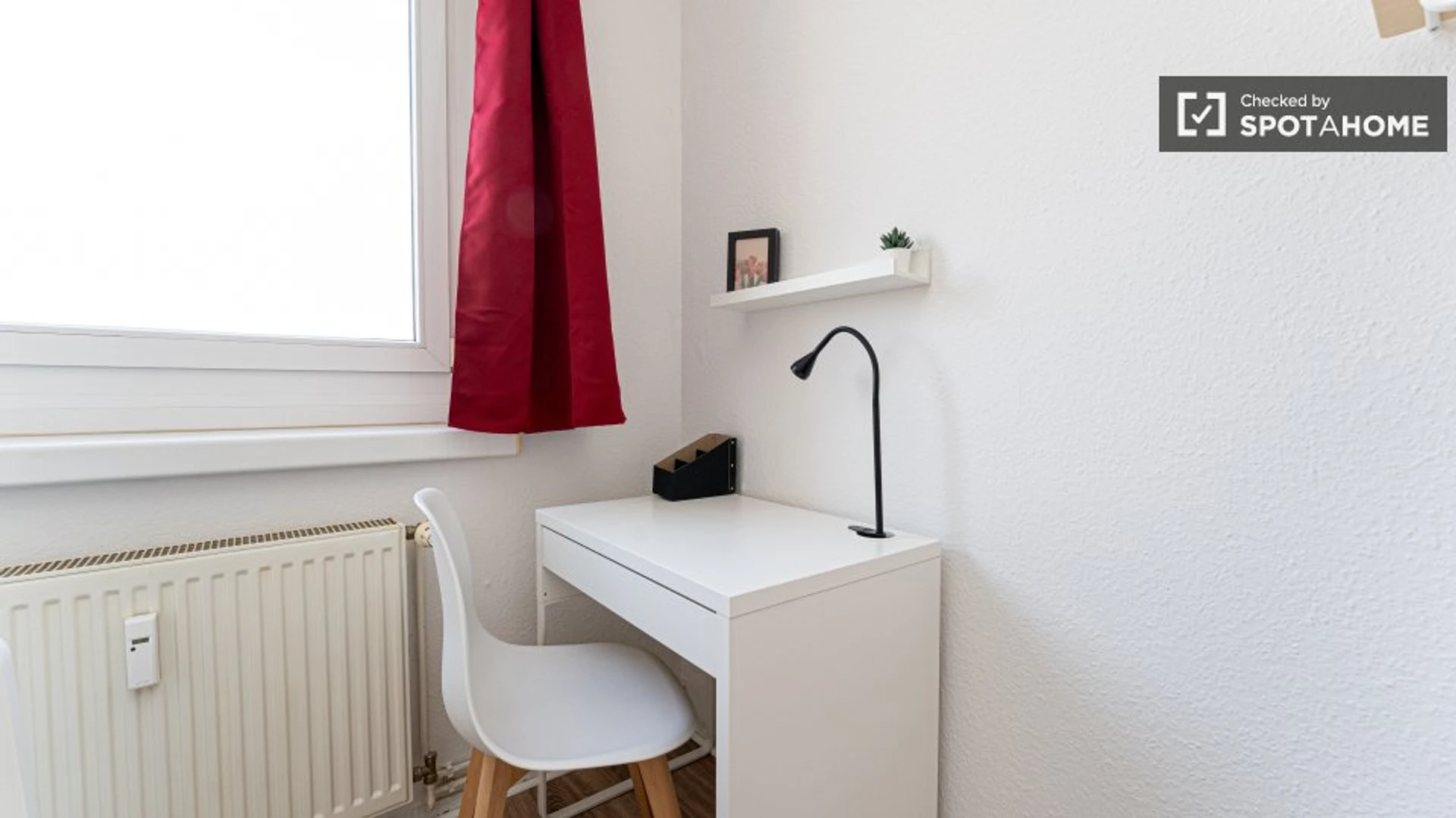 Bezahlbares Zimmer für Studenten mit ausreichender Beleuchtung in 