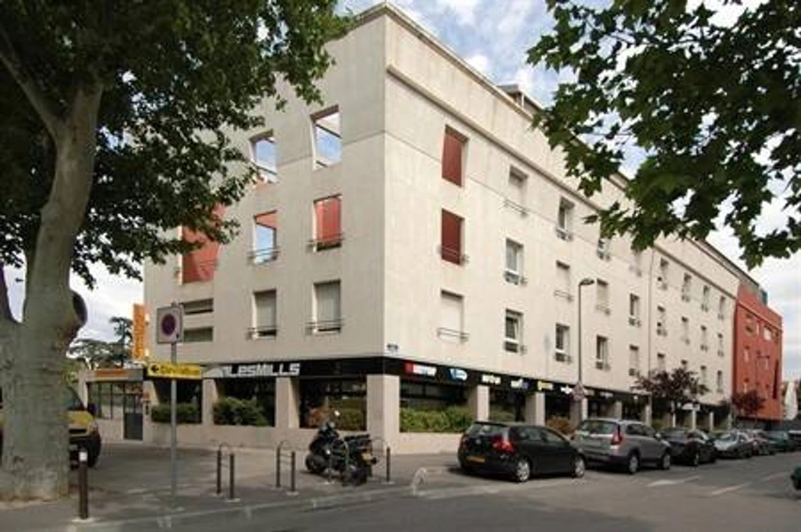 Aix-en-provence de ortak bir dairede kiralık oda