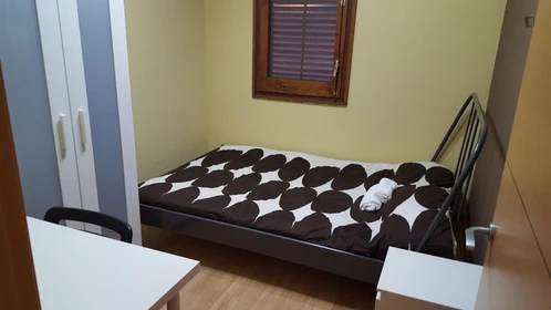 Habitación en alquiler con cama doble Mataró
