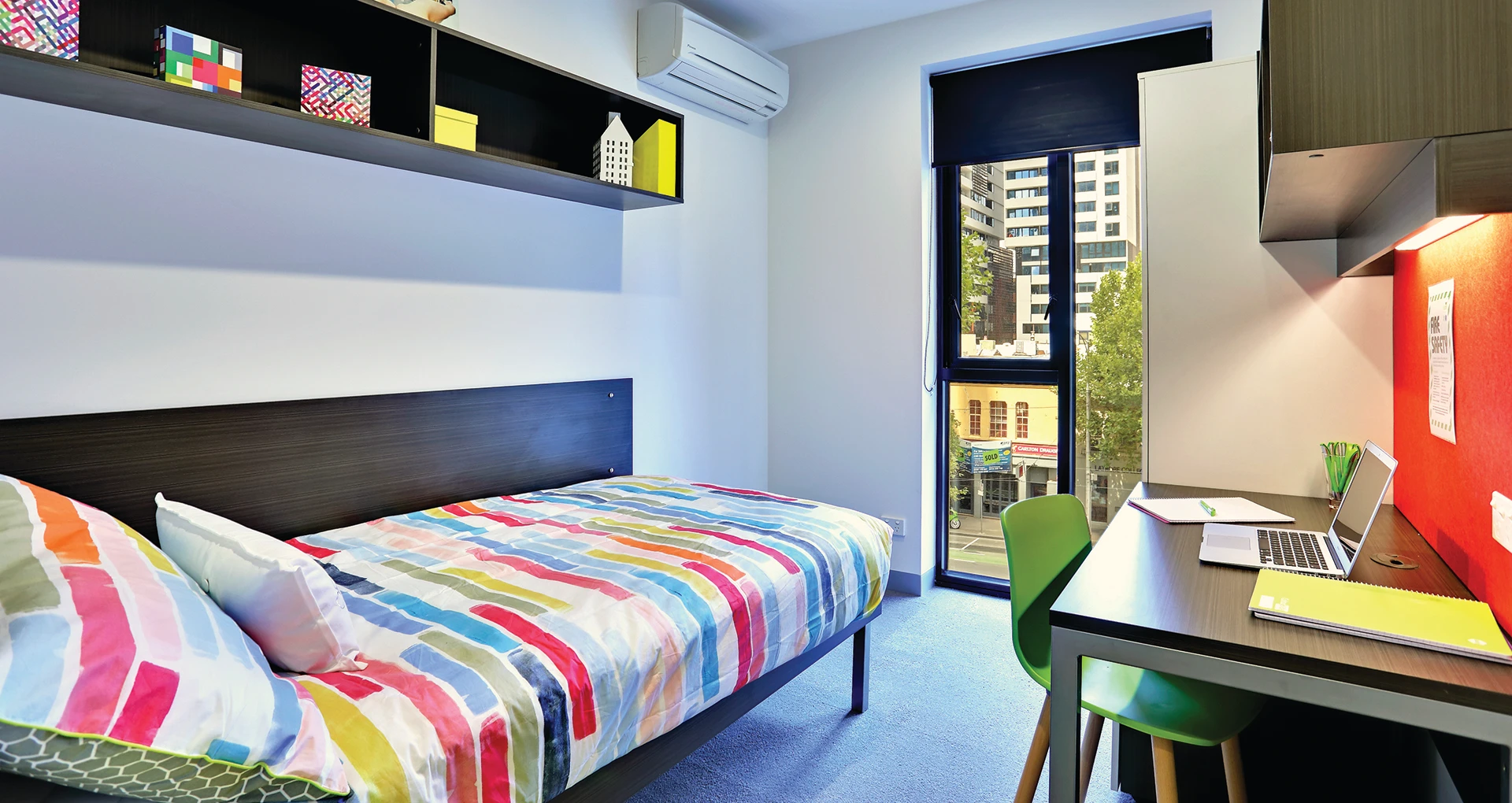 3 yatak odalı dairede ortak oda Melbourne