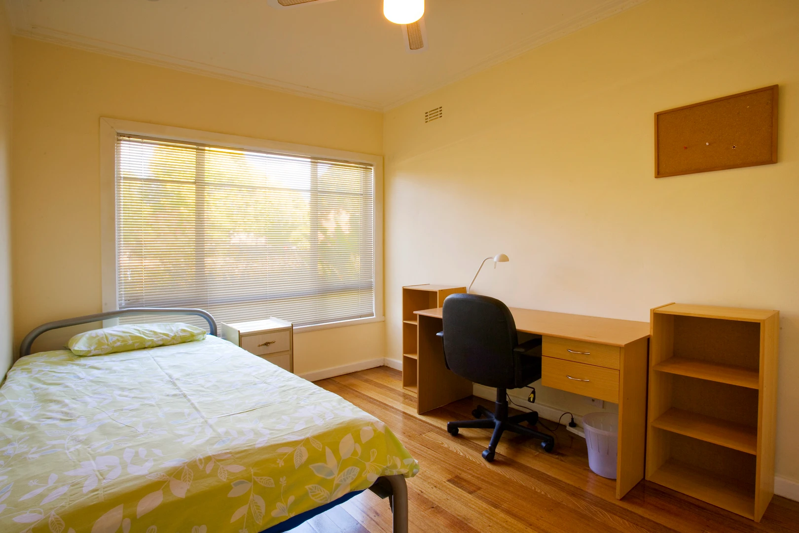 Wspólny pokój z biurkiem w Melbourne