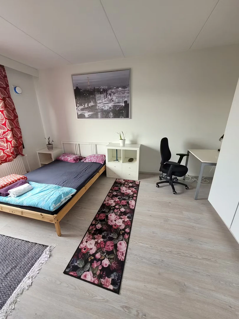 Zimmer mit Doppelbett zu vermieten Espoo