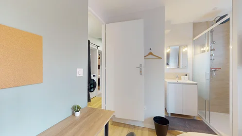 Quarto privado em 92 Rue de Blanzat, imagem 12 de 15