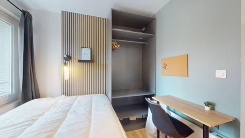 Quarto privado em 92 Rue de Blanzat, imagem 15 de 15