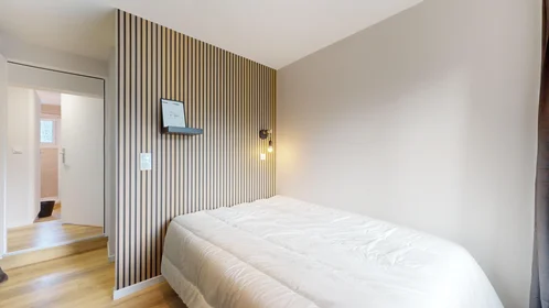 Privatzimmer in der 92 Rue de Blanzat, bild 9 von 17