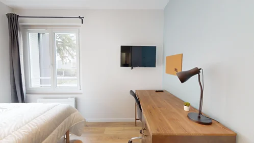 Privatzimmer in der 92 Rue de Blanzat, bild 10 von 17