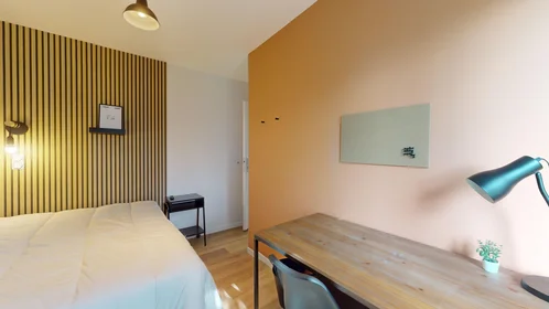 Private room at 92 Rue de Blanzat, image 14 of 16