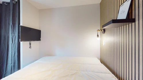 Private room at 92 Rue de Blanzat, image 15 of 16