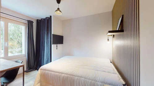 Quarto privado em 92 Rue de Blanzat, 63100 Clermont-Ferrand, France, imagem 1 de 10