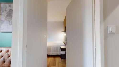 Private room at 92 Rue de Blanzat, 63100 Clermont-Ferrand, France, image 4 of 16